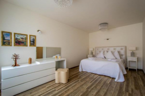 Unique Charles Bridge 2BDR Apartment., Prague